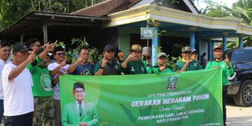 PKB Trenggalek Tandai Hari Fraksi Perdana dengan Gerakan Menanam Pohon dan Ziarah Makam Mbah Putih